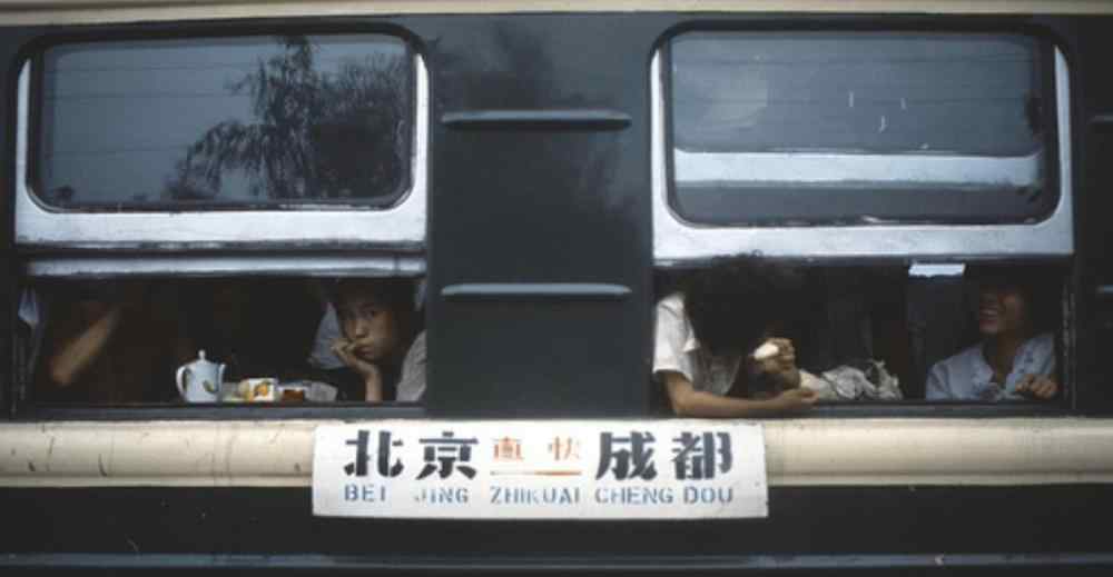 火车内部图片 80年代坐火车 是种怎样的体验 一组老照片告诉你