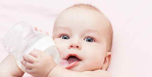 新生儿为什么不能喝水 新生儿出生后不能喝水 只能喝母乳 为什么 有科学依据吗