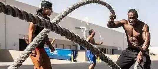 战绳训练有什么好处 战绳训练的好处和经典动作