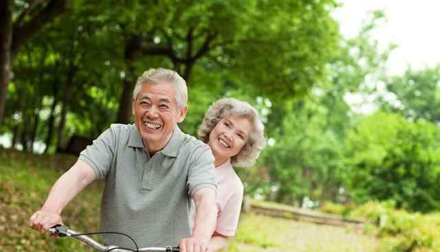 老年人的血糖正常范围 60岁以上老人 有自己的血糖标准 控制在多少合适 看标准范围